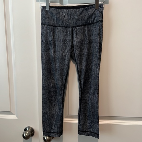 Lululemon Wunder Under Crop II - Picture 2 of 8